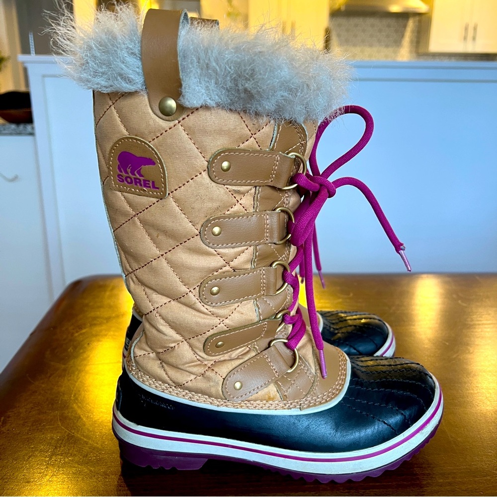 Sorel snow boots in tan and pink